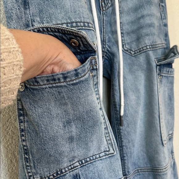 AMERICAN EAGLE Women’s Washed Blue Denim Joggers 97% Cotton Pockets Size 0 - Picture 3 of 15